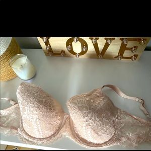 Beautiful blush bra from La Senza in size 34 DDD
